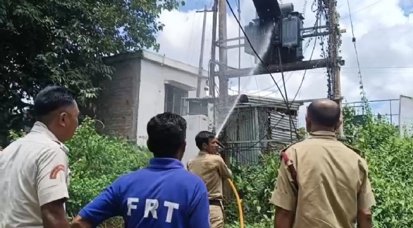 অগ্নিকাণ্ড ট্রান্সফরমারে