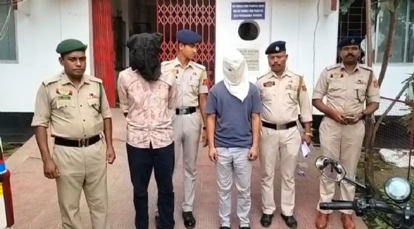 দুই ছিনতাইকারী গ্রেফতার