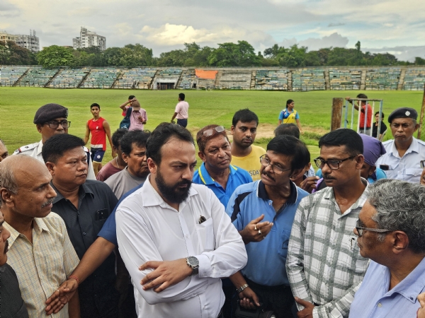 রবীন্দ্র সরোবর স্টেডিয়াম পরিদর্শনে ক্রীড়ামন্ত্রী রবীন্দ্র সরোবর স্টেডিয়াম পরিদর্শনে ক্রীড়ামন্ত্রী