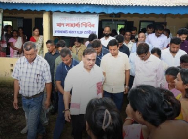 বন্যা ত্ৰাণ শিবিরে মুখ্যমন্ত্রী ড. হিমন্তবিশ্ব শর্মা