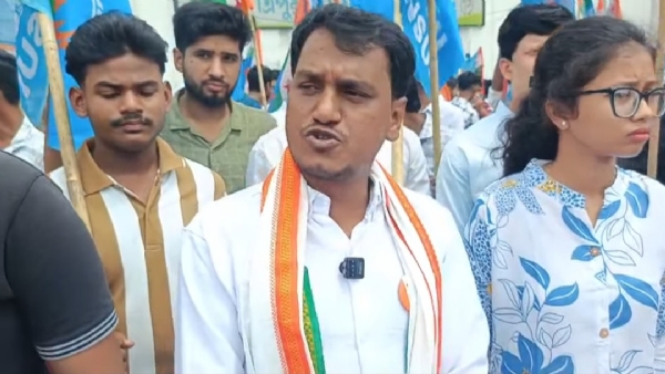 আগরতলায় মিছিল