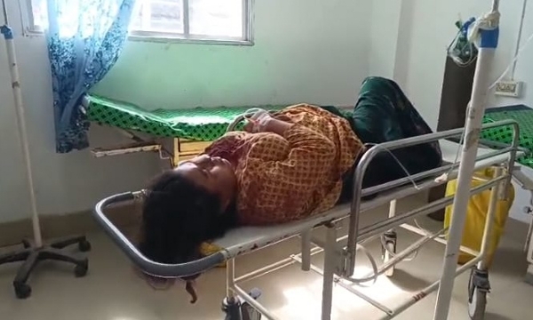 অ্যাম্বুলেন্স দুর্ঘটনায় আহত অন্তঃসত্ত্বা মহিলা