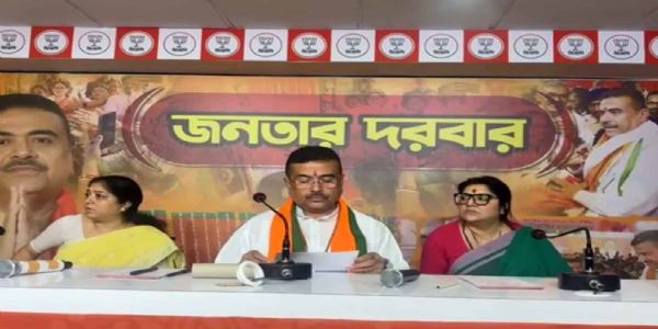 জনতা দরবারে মুখ্যমন্ত্রী শুভেন্দুর মুখোমুখি সাধারণ মানুষ, একাধিক মামলায় সাহায্য প্রার্থনা