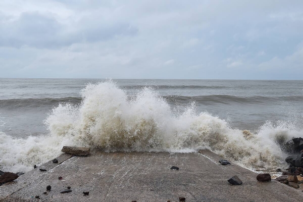 উত্তাল সমুদ্র, দিঘায় জারি উচ্চ সতর্কতা