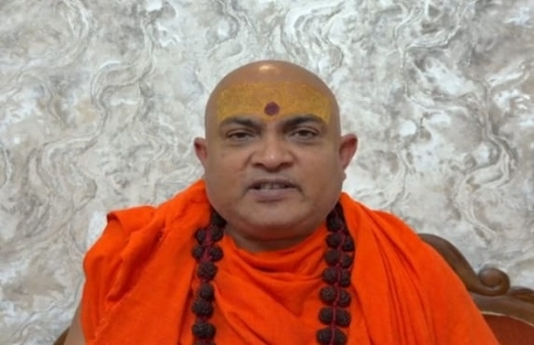 পাপ্পু যাদবের গেরুয়া পোশাকে বিক্ষোভে ক্ষোভ সন্ত সমিতির, নিঃশর্ত ক্ষমা ও সাংসদ পদ খারিজের দাবি