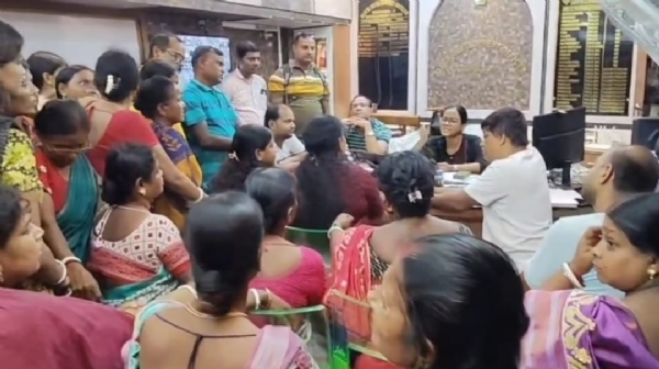 অন্নপূর্ণা ভান্ডার নিয়ে খানাকুলে বিক্ষোভ