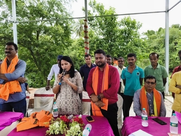 হকারদের সঙ্গে বৈঠকে সুমনা সরকার