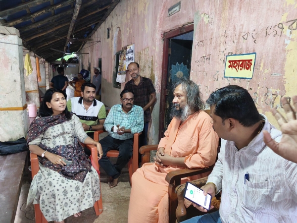 মহারাজের সঙ্গে আলোচনায় মন্ত্রী সুমনা সরকার