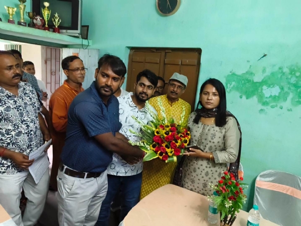 রক্তদান শিবিরে সুমনা সরকার রক্তদান শিবিরে সুমনা সরকার