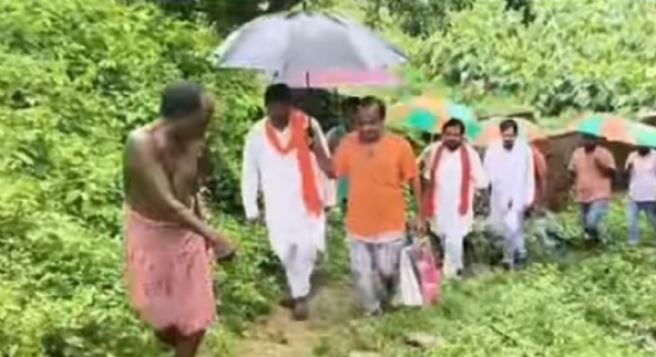 নদী বাঁধ পরিদর্শনে সুশান্ত বেরা নদী বাঁধ পরিদর্শনে সুশান্ত বেরা