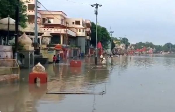 টানা বৃষ্টিতে উজ্জ্বয়িনীতে বাড়ছে শিপ্রা নদীর জলস্তর