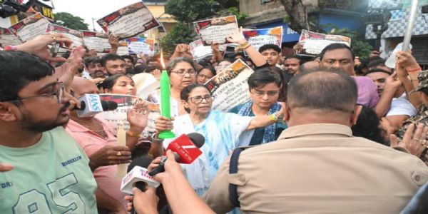 সূর্যপুরের ঘটনায় কালীঘাটে সাংবাদিকদের মুখোমুখি প্রতিমা মণ্ডল, সুর চড়ালেন বিরোধীদের বিরুদ্ধে