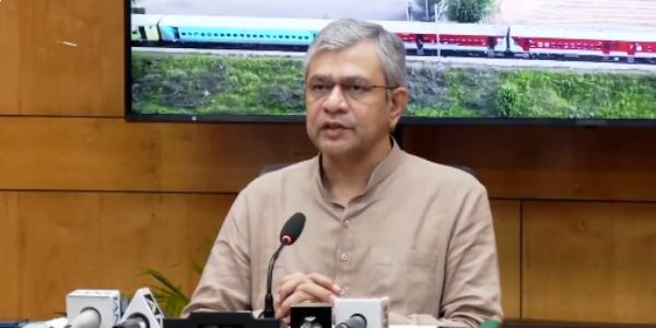 রথযাত্রা উপলক্ষ্যে ৩০০টিরও বেশি বিশেষ ট্রেন চালানো হবে : রেলমন্ত্রী