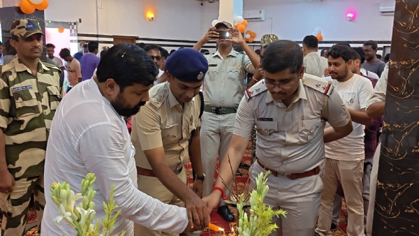 পুড়শুড়া থানার উদ্যোগে রক্তদান শিবি পুড়শুড়া থানার উদ্যোগে রক্তদান শিবি