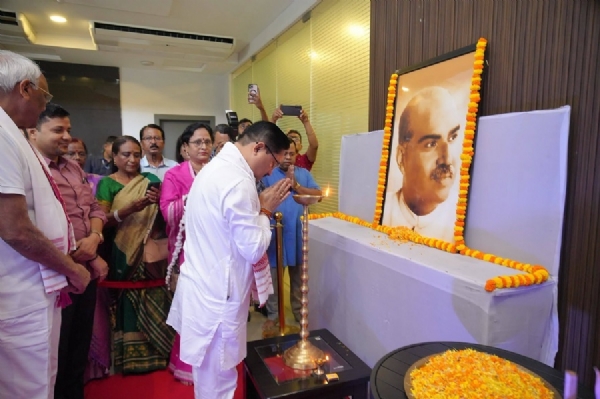 ড. শ্যামাপ্রসাদ মুখোপাধ্যায়ের প্রতিকৃতিতে শ্রদ্ধার্ঘ্য বিজেপির অসম প্রদেশ সভাপতি দিলীপ শইকিয়ার ড. শ্যামাপ্রসাদ মুখোপাধ্যায়ের প্রতিকৃতিতে শ্রদ্ধার্ঘ্য বিজেপির অসম প্রদেশ সভাপতি দিলীপ শইকিয়ার