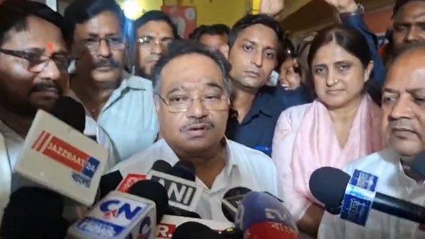সাংবাদিকদের সামনাসামনি শমিক ভট্টাচার্য