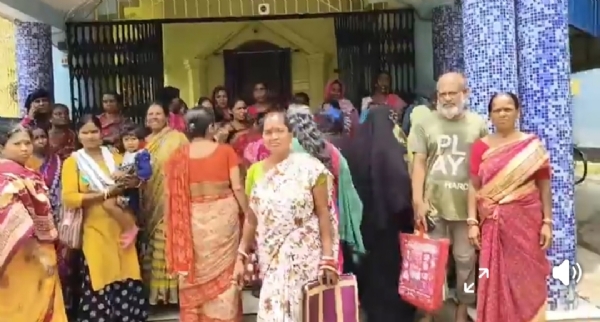 আরামবাগ পঞ্চায়েত সমিতিতে মহিলাদের বিক্ষোভ