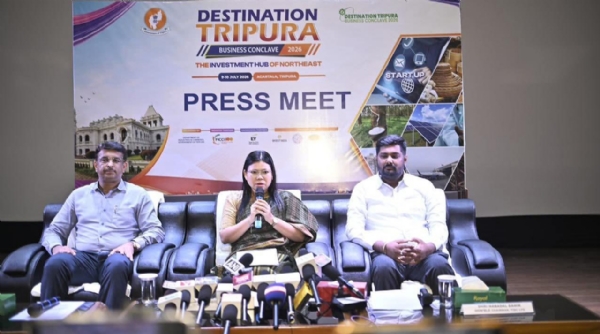 সাংবাদিক সম্মেলনে মন্ত্রী সান্ত্বনা চাকমা