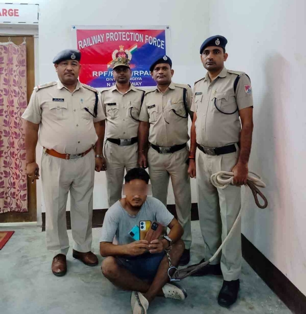 ধৃত মোবাইল ফোন চোর রাজা নার্জারি ধৃত মোবাইল ফোন চোর রাজা নার্জারি