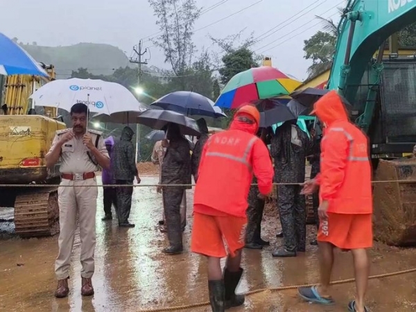 ওয়ানাডে ধসে এখনও অনেকেই নিখোঁজ, উদ্ধার ৩টি দেহ