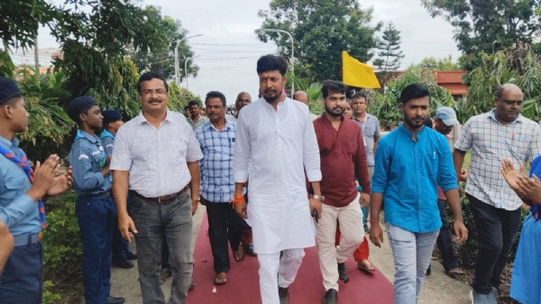 সম্বর্ধনা সভায় হেমন্ত বাগ সম্বর্ধনা সভায় হেমন্ত বাগ
