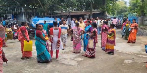 অন্নপূর্ণা ভান্ডারের টাকা না পাওয়ার অভিযোগে গোগলা গ্রাম পঞ্চায়েতে বিক্ষোভ, প্রধানকে লক্ষ্য করে ডিম ছোড়ার অভিযোগ