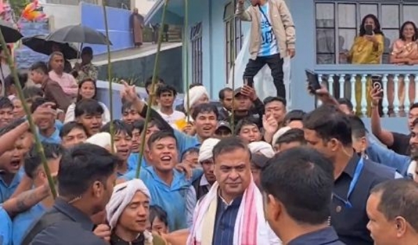 জোয়াইয়ে বার্ষিক বেহদিয়েনখলাম উৎসবে অসমের মুখ্যমন্ত্রী ড. হিমন্তবিশ্ব শর্মা (চিত্ৰ ৩)