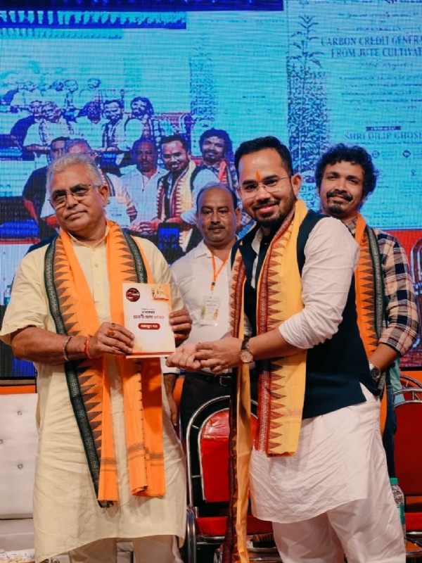 মঞ্চে দিলীপ ঘোষ