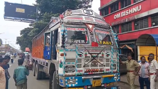 লরি দুর্ঘটনা লরি দুর্ঘটনা