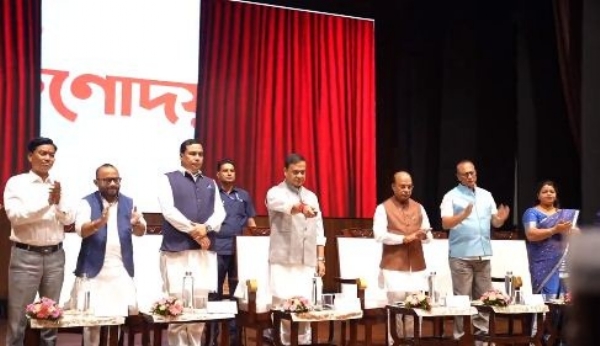 বিতরণের রাজ্যস্তরের অনুষ্ঠানের সূচনা করছেন মুখ্যমন্ত্রী বিতরণের রাজ্যস্তরের অনুষ্ঠানের সূচনা করছেন মুখ্যমন্ত্রী