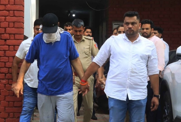 চন্ডীগড়ের সেক্টর ৪২-এ চলল গুলি, গ্রেফতার অভিযুক্ত আইনজীবী চন্ডীগড়ের সেক্টর ৪২-এ চলল গুলি, গ্রেফতার অভিযুক্ত আইনজীবী