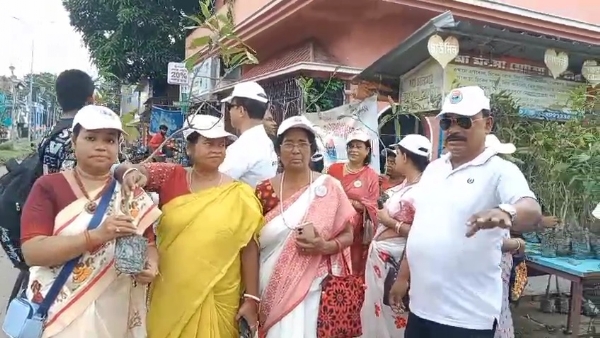 বৃক্ষ বিতরণ