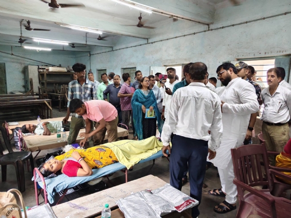 রক্তদান শিবিরে বিমান ঘোষ
