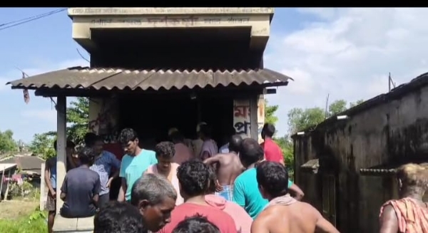 আগুনে বরশিভূত দোকান