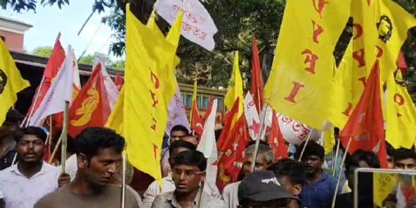 ‘রুজি-রুটি ও জীবন-জীবিকা বাঁচাও’ দাবিতে আরামবাগে সিপিআইএম-এর ‘জেল ভরো’ কর্মসূচি