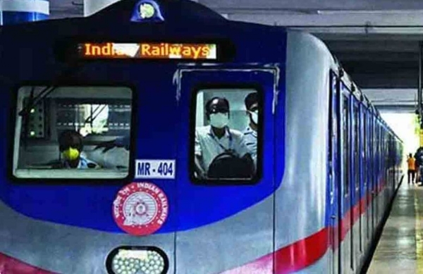 কলকাতা মেট্রোয় যান্ত্রিক ত্রুটি! ব্যস্ত সময়ে ভোগান্তি যাত্রীদের