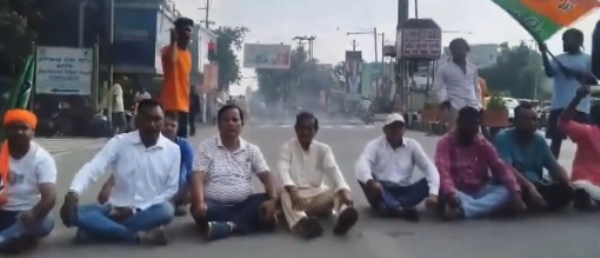 টায়ার জ্বালিয়ে বিক্ষোভ, ঝাড়খণ্ডে বিজেপির বনধে মিশ্র সাড়া