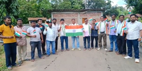 প্রতাপগড়ে ‘হর ঘর তিরঙ্গা’, বাড়ি বাড়ি জাতীয় পতাকা উত্তোলনের আহ্বান বিরসা মুণ্ডা শক্তি কেন্দ্রের সদস্যদের