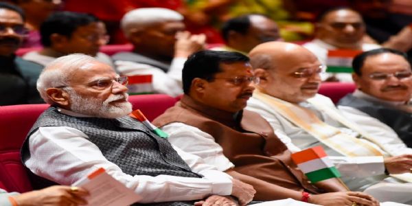 এনডিএ-র মঙ্গল মিলন বৈঠক অনুষ্ঠিত, তিরঙ্গা ওড়ালেন প্রধানমন্ত্রী