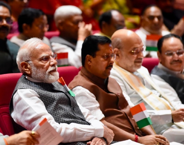 এনডিএ-র মঙ্গল মিলন বৈঠক অনুষ্ঠিত, তিরঙ্গা ওড়ালেন প্রধানমন্ত্রী