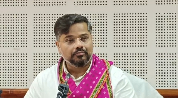 সাংবাদিক সম্মেলনে মন্ত্রী সুশান্ত চৌধুরী