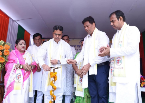 হকার ইউনিয়নের শপথ গ্রহণ অনুষ্ঠানে মুখ্যমন্ত্রী