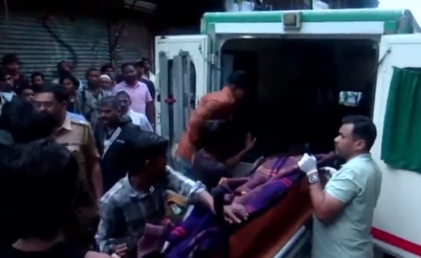 মুম্বইয়ের ঘাটকোপারে ধস; কমপক্ষে মৃত ২, আটকে অনেকে