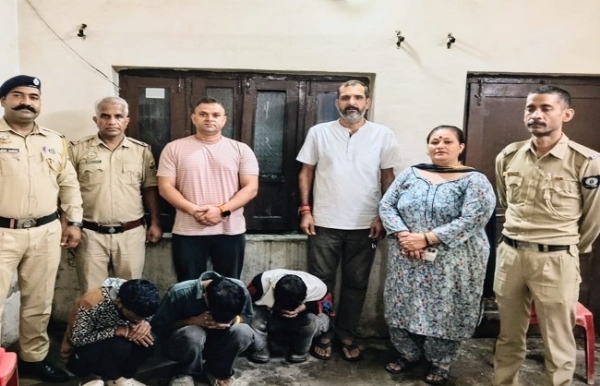 নগরোটায় পিকআপ ভ্যান থেকে ১৫ গ্রাম মাদক উদ্ধার, গ্রেফতার ৩