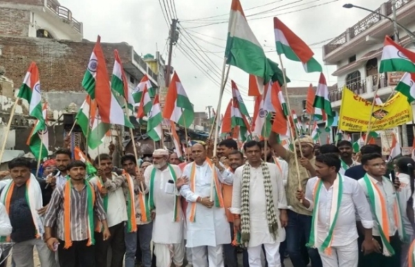 দেশাত্মবোধক স্লোগানে মুখর রামনগর, বারাবাঁকিতে তিরঙ্গা যাত্রা