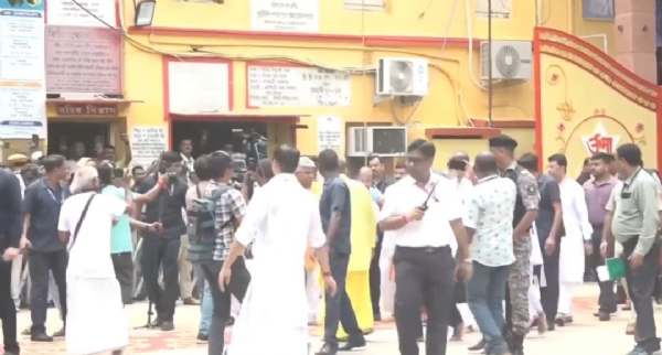 আদ্যাপীঠ মন্দিরে পূজার্চনা মুখ্যমন্ত্রীর, অ্যাম্বুলেন্স পরিষেবার সূচনা
