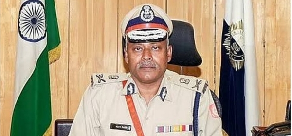 পুলিশের কমিশনার অজয় নন্দ