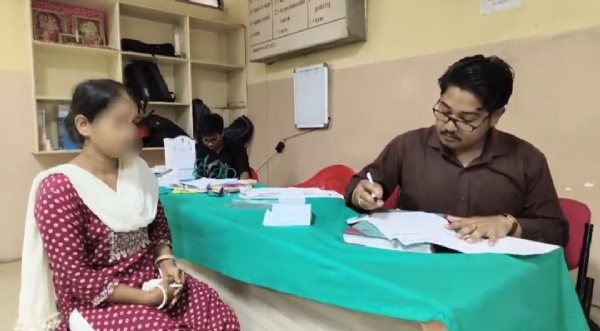 হাসপাতালে গৃহবধূ হাসপাতালে গৃহবধূ