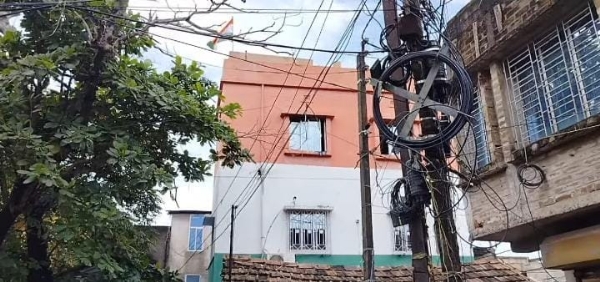জাতীয় পতাকা তৈরিতে ব্যস্ত হাওড়া জগাছার পতাকা বাড়ি জাতীয় পতাকা তৈরিতে ব্যস্ত হাওড়া জগাছার পতাকা বাড়ি