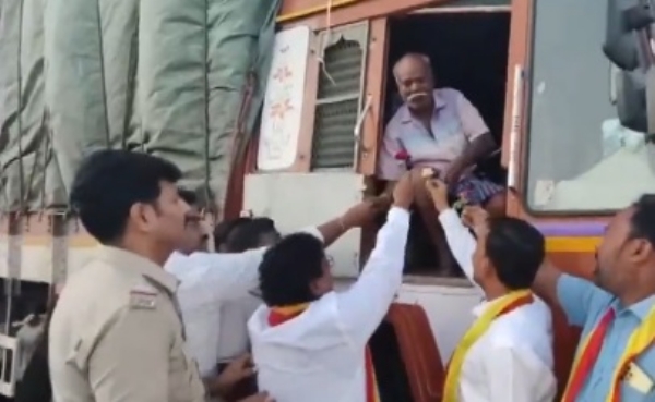 কাবেরী জলবণ্টন ইস্যুতে কর্ণাটক বনধ, খোলা রয়েছে স্কুল ও ব্যাঙ্ক